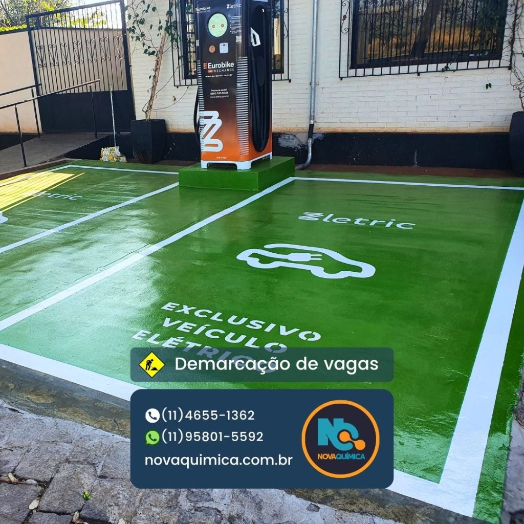 Pintura e demarcação de vagas para carros elétricos em comércio, obra executada pela NOVA QUÍMICA REVESTIMENTOS EM PISOS INDUSTRIAIS. Peça um orçamento sem compromisso em nosso WhatsApp (11) 958015592. Atendemos indústria e comércio em todo o Brasil.